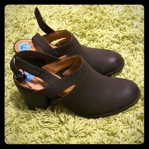 Natural sole clog boot